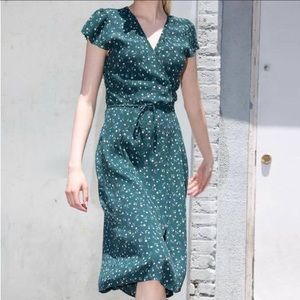 Brandy Melville Wrap Midi Dress in Dark Green Floral Print One Size